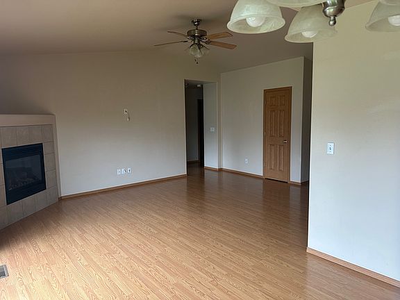 4th image of 1428 N Pioneer Peak Dr