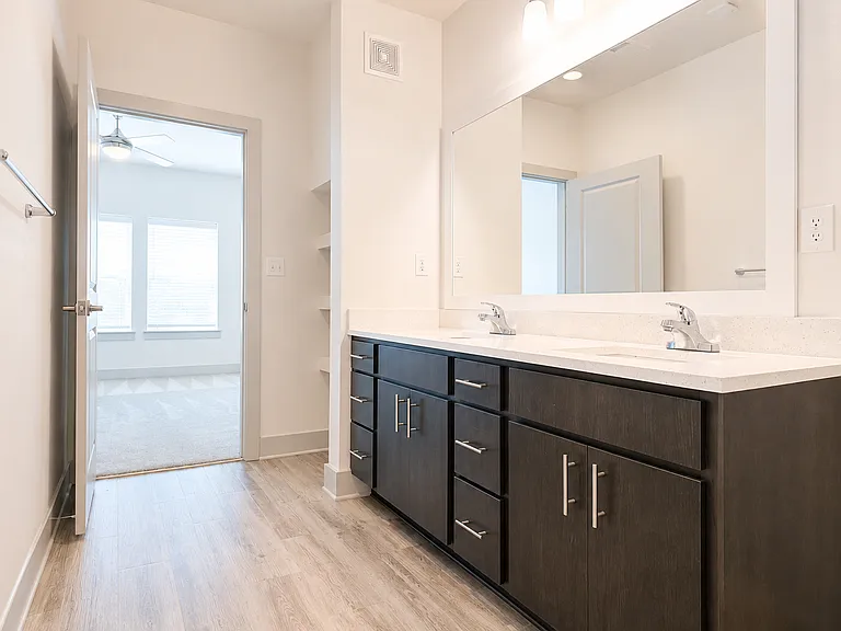 Azalea Bay Apartments — Photo 46