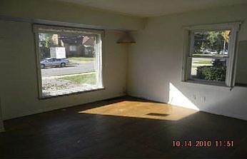 5th image of 325 Eola St SE