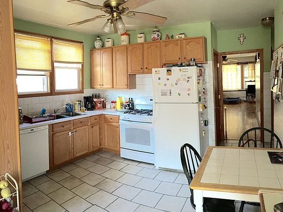 5th image of 7917 W Wellington Ave