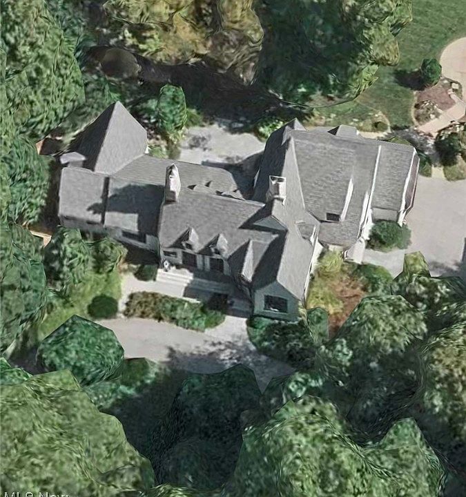2nd image of 7067 S Lane Rd