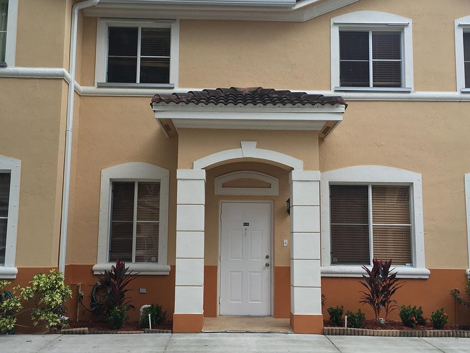 Shoma Townhouse in Miami Lakes