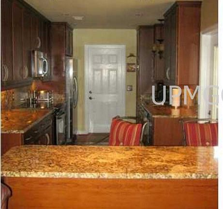 4th image of 1025 Great Oaks Dr