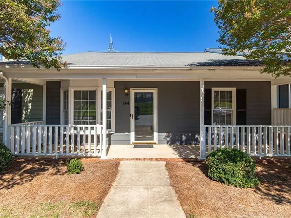 814 Guilford College Rd APT 144, Greensboro, NC 27409