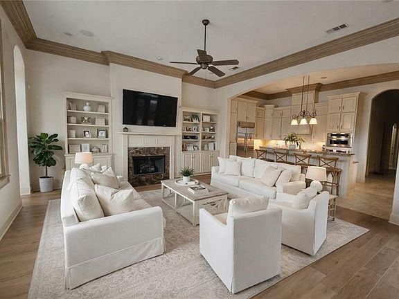 4th image of 736 Cottage Ln