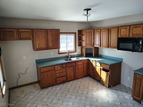 5th image of 4419 Lincoln Ave