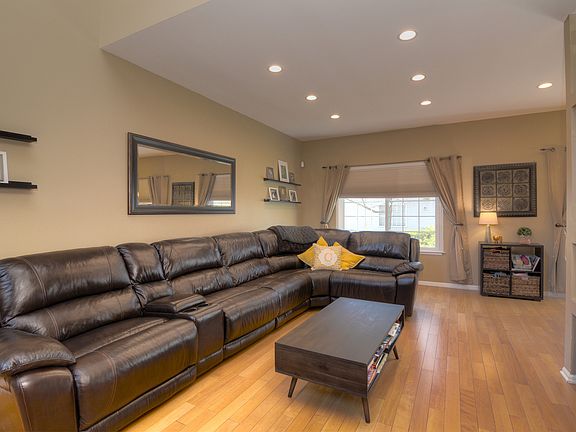 3rd image of 104 Southwicke Dr