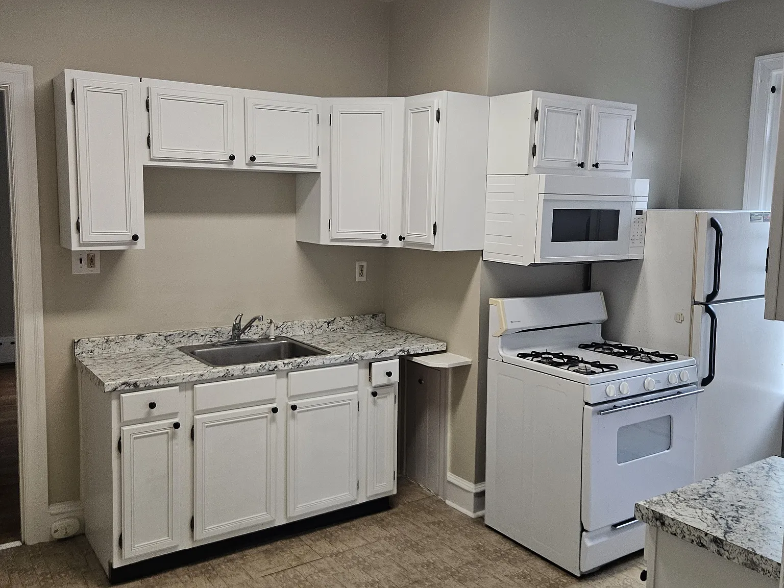 2 bed, 850 sqft, $1,325 — Photo 4