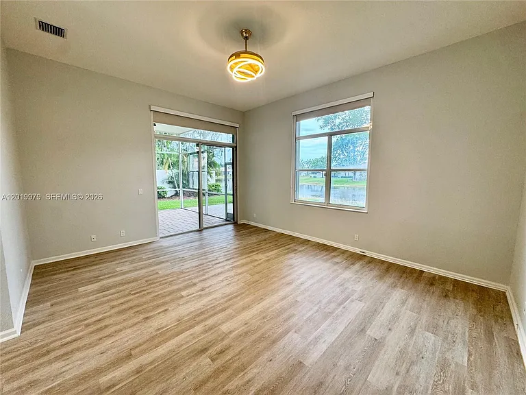 2525 Bay Pointe Ct — Photo 15