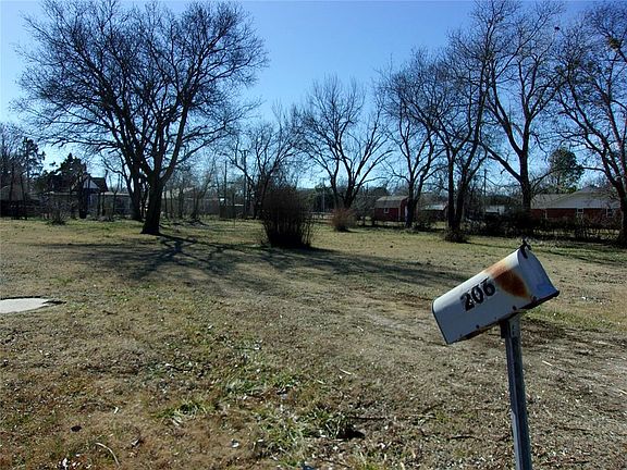 3rd image of 206 W Locust St Lot 3-6