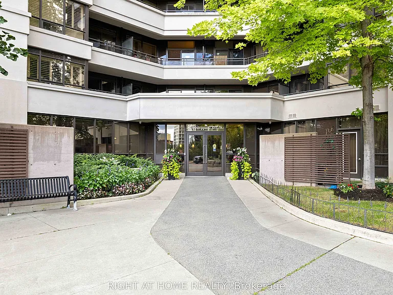 1060 Sheppard Ave W #1521 — Photo 2