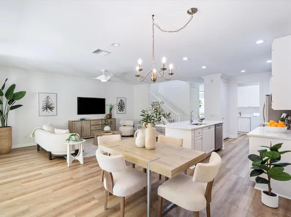 4033 Community Drive, Jupiter, FL 33458