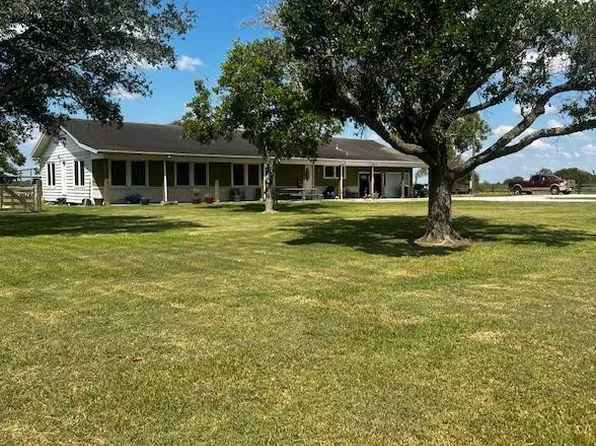 2530 Fm 3131, Edna, TX 77957