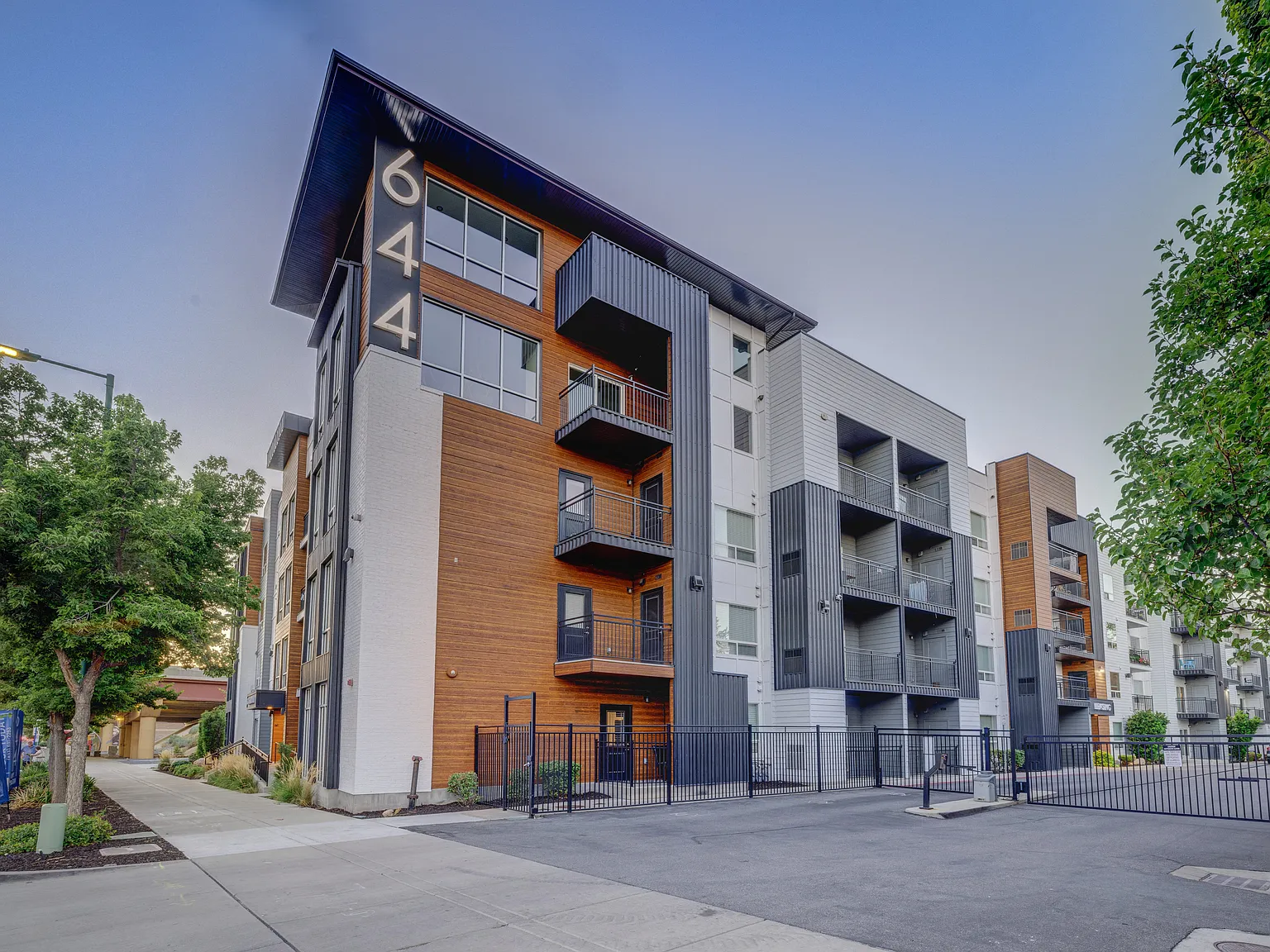 644 City Station — Photo 1