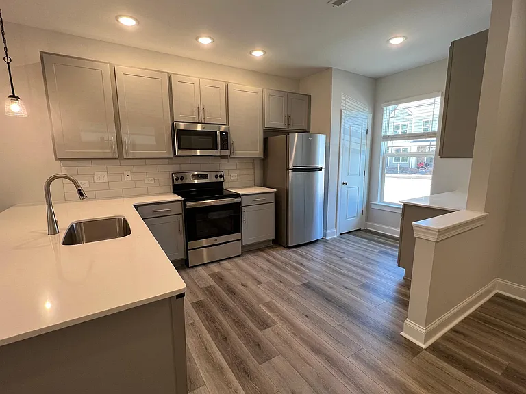 335 Old Grove Ln — Photo 3