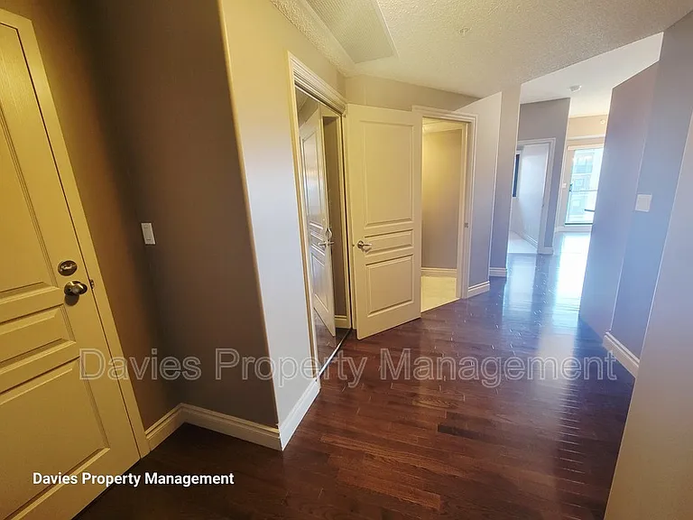 10319 111th St NW #508 — Photo 3