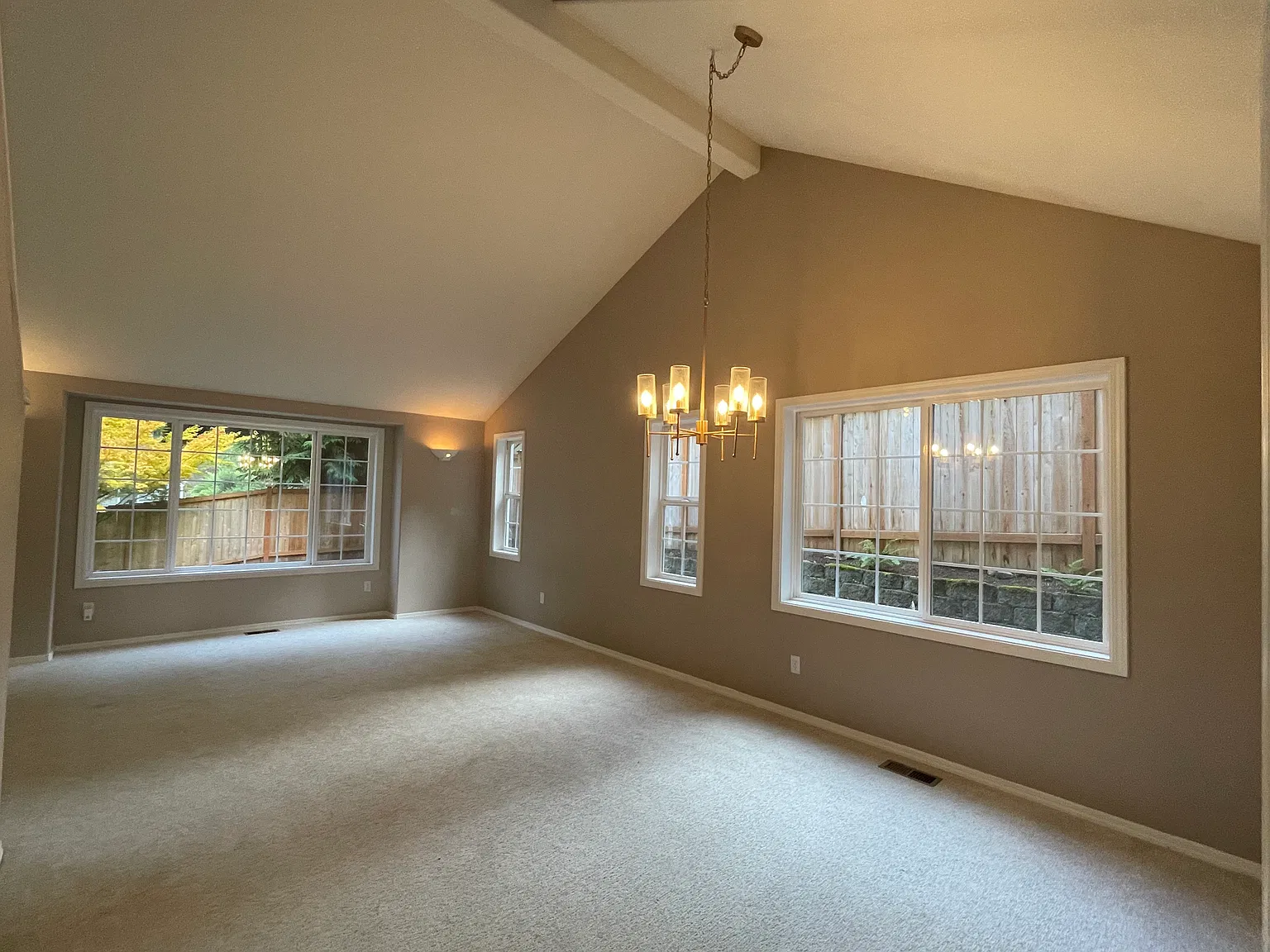 4 bed, 2623 sqft, $4,800 — Photo 2