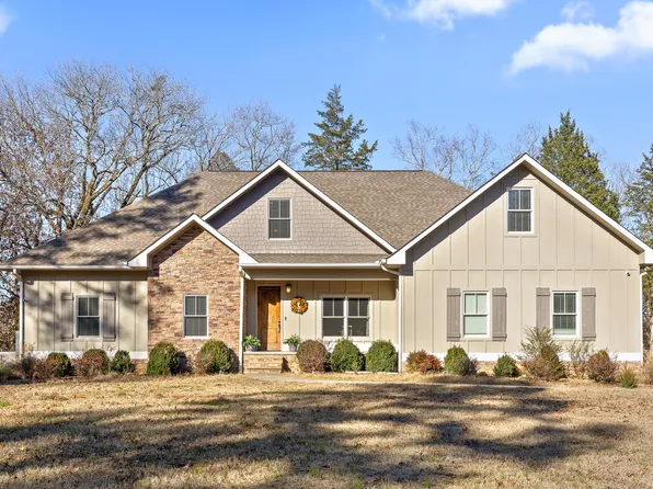 210 Creeks Bend Dr, Chickamauga, GA 30707