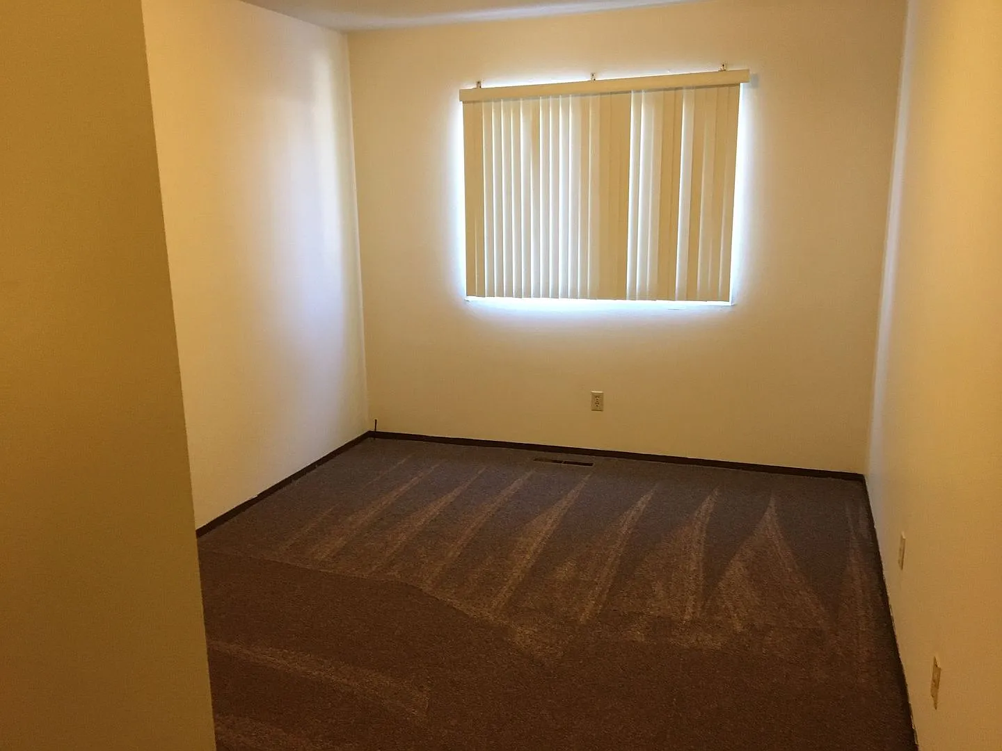 1016 W MacArthur Ave — Photo 3