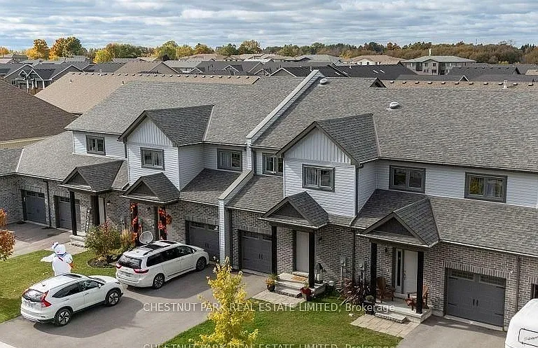 43 Curtis St — Photo 2