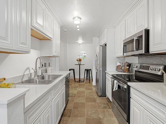 5th image of 332 Philip Dr APT 101
