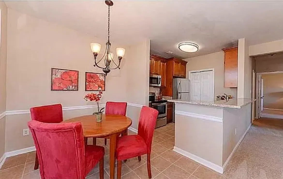 310 Primrose Ln — Photo 3