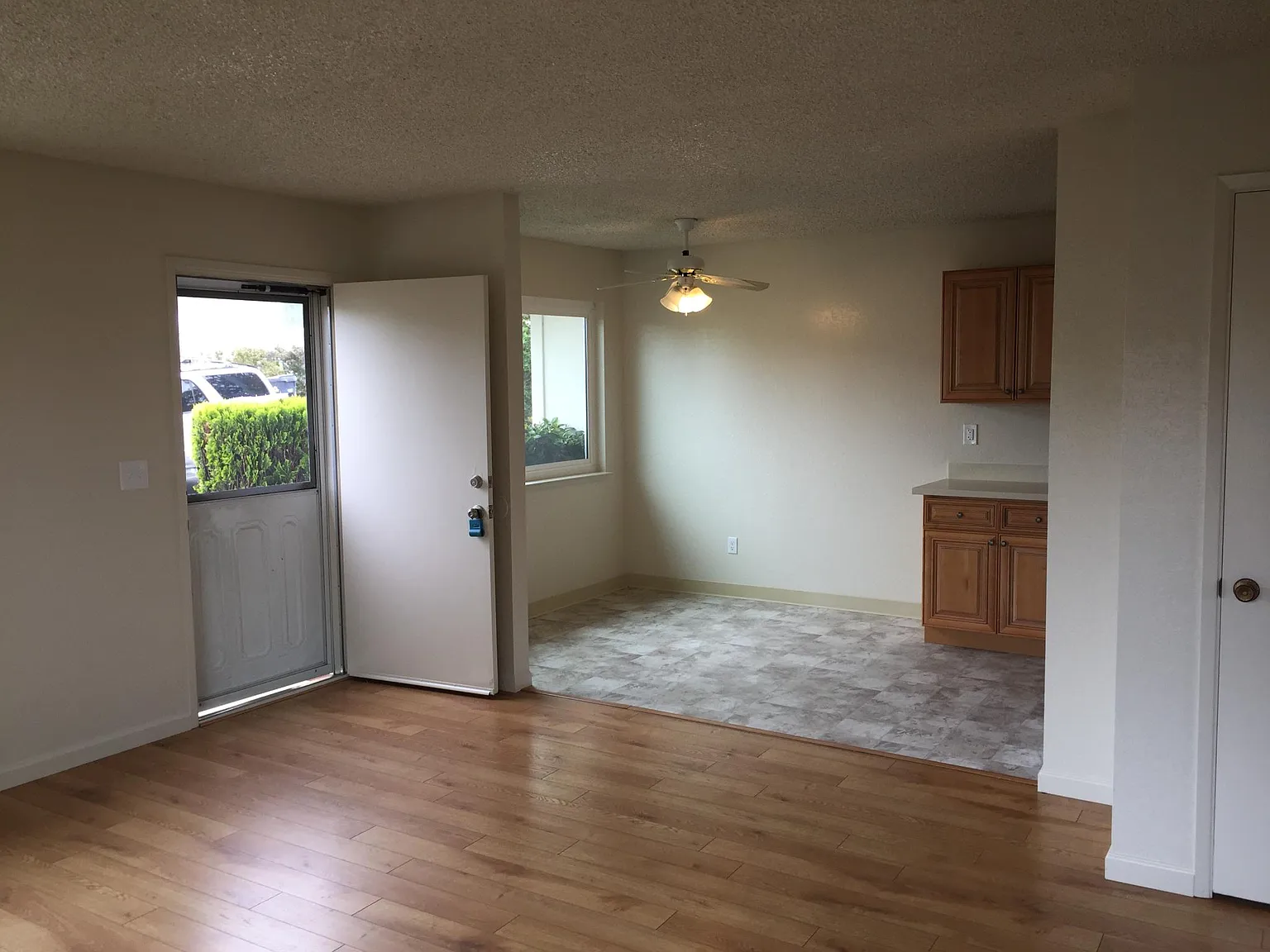 2 bed, 864 sqft, $3,100 — Photo 2