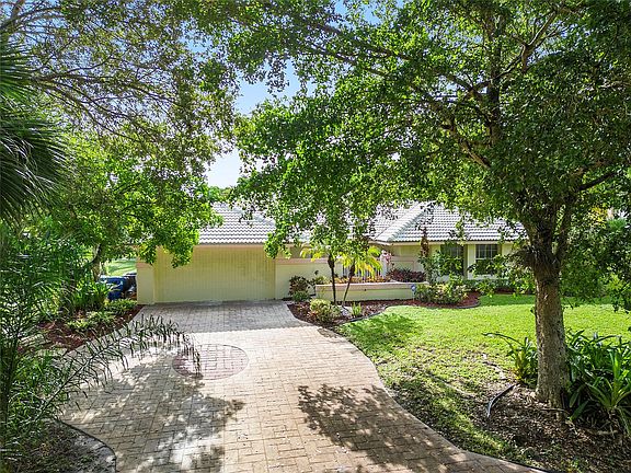 3rd image of 1317 NW 108th Avenue