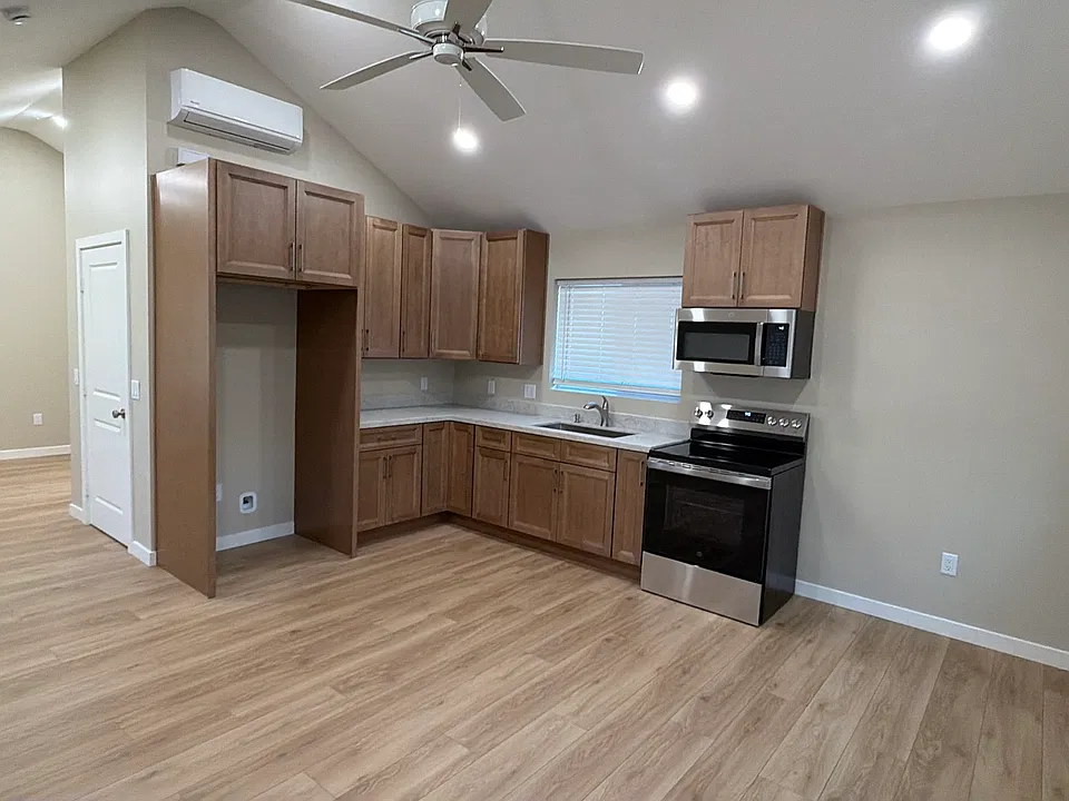 443 E C St #445