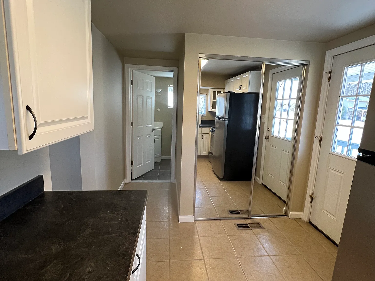 2 bed, 900 sqft, $1,900 — Photo 4