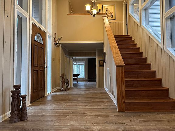 4th image of 415 Bluff View Dr