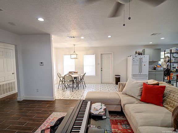 4th image of 3306 W WOODLAWN AVE