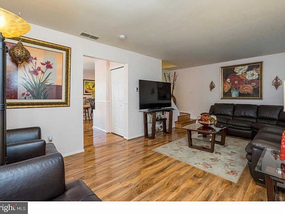 3rd image of 109 Fellowship Ln