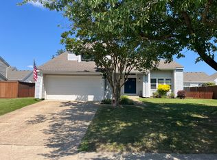 1453 Lake Christopher Dr, Virginia Beach, VA 23464