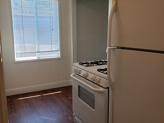 2nd image of 876 Park Dr #4