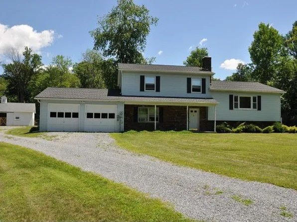 26 Gold Rd, Poughkeepsie, NY 12603