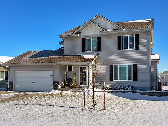 2nd image of 601 NW Orchard Dr