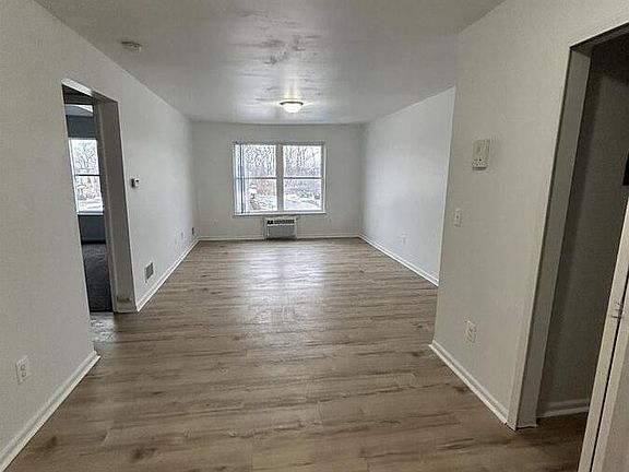 4th image of 723 Green Rd APT 236