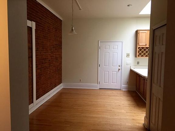 4th image of 33318 Grand River Ave