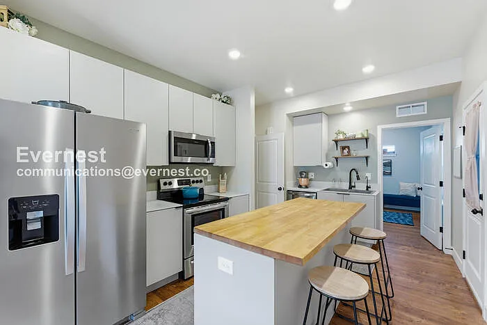 4000 Blue Pine Ln — Photo 2
