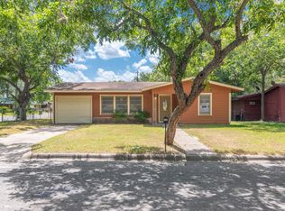 126 Bellaire St, Luling, TX 78648