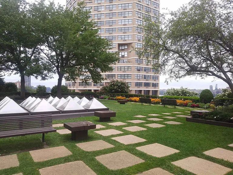 7002 Boulevard East #14B — Photo 24