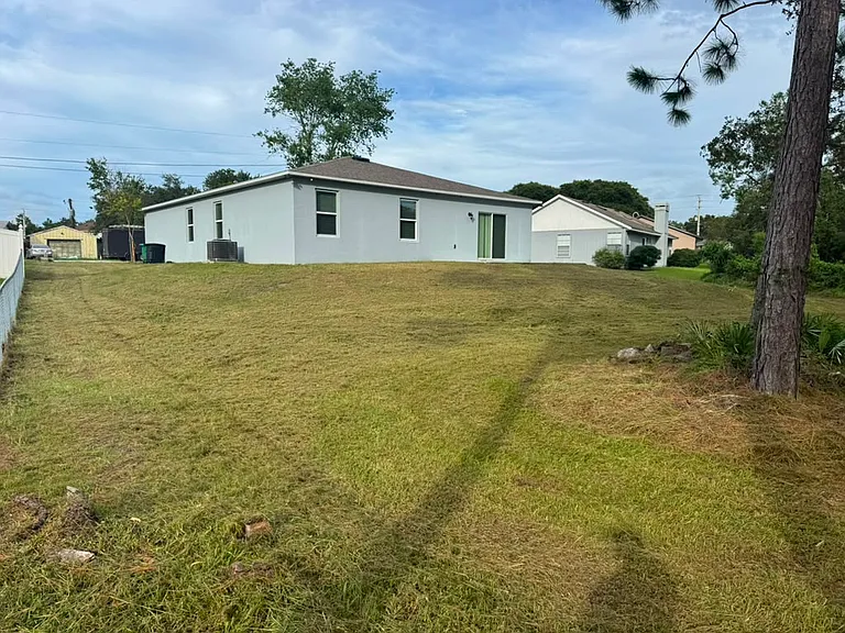 2860 Surf Dr — Photo 2