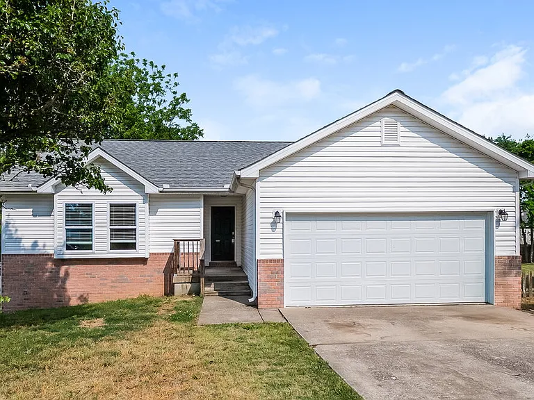 406 Meagan Cv — Photo 1