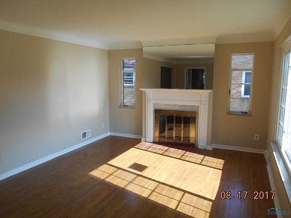 2nd image of 2925 Algonquin Pkwy