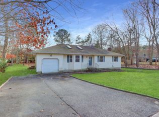 20 Georgann Rd, Manorville, NY 11949