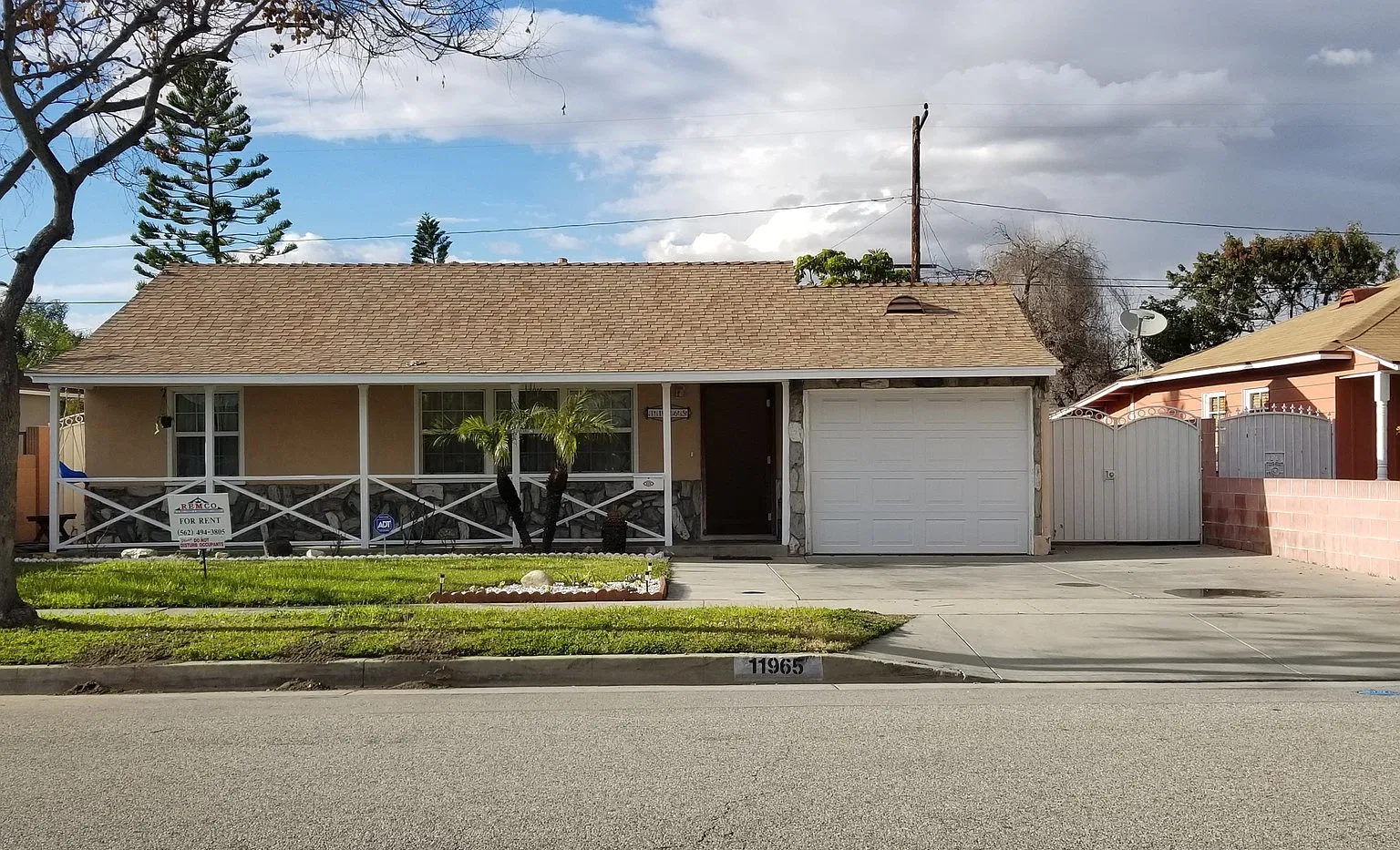 2 Bedroom 1 Bath House! (Coming Soon) — Photo 1
