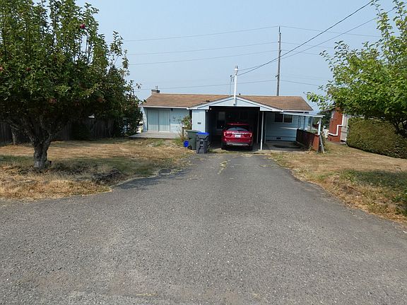3rd image of 1818 E 4th St