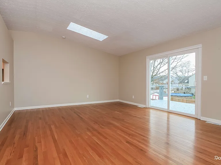 6883 Bennell Dr — Photo 6