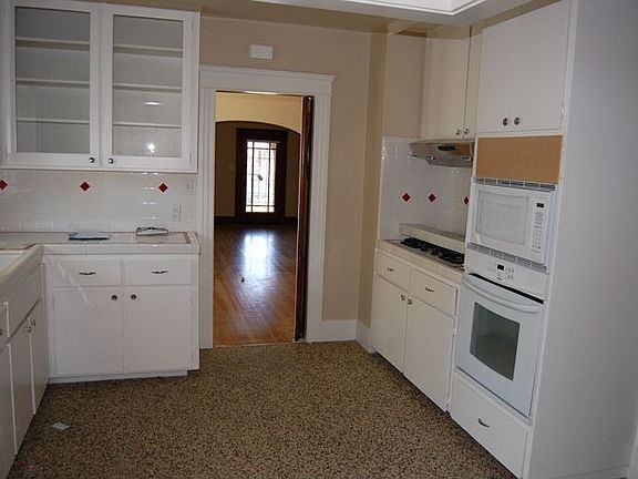 3rd image of 1538 N Poplar Ave